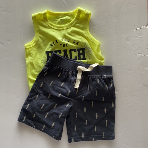 Carter’s Boys 2 piece short set, 18M - Picture 3 of 8